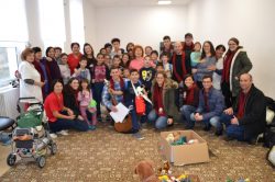 Poza de grup cu copii de la Centrul  Tg. Carbunesti